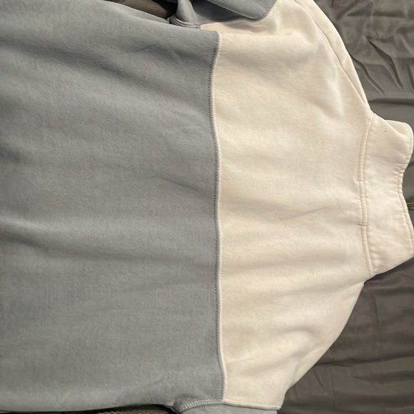 It is a size medium, it’s blue and white - Picture 2 of 2